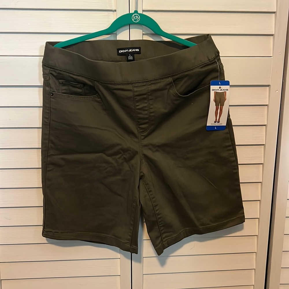 Lady’s shorts DKNY